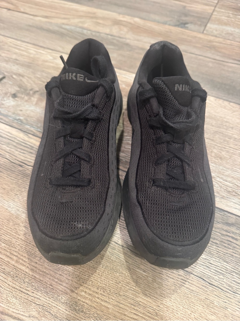 Nike Men’s Black Mesh Athletic Sneakers
